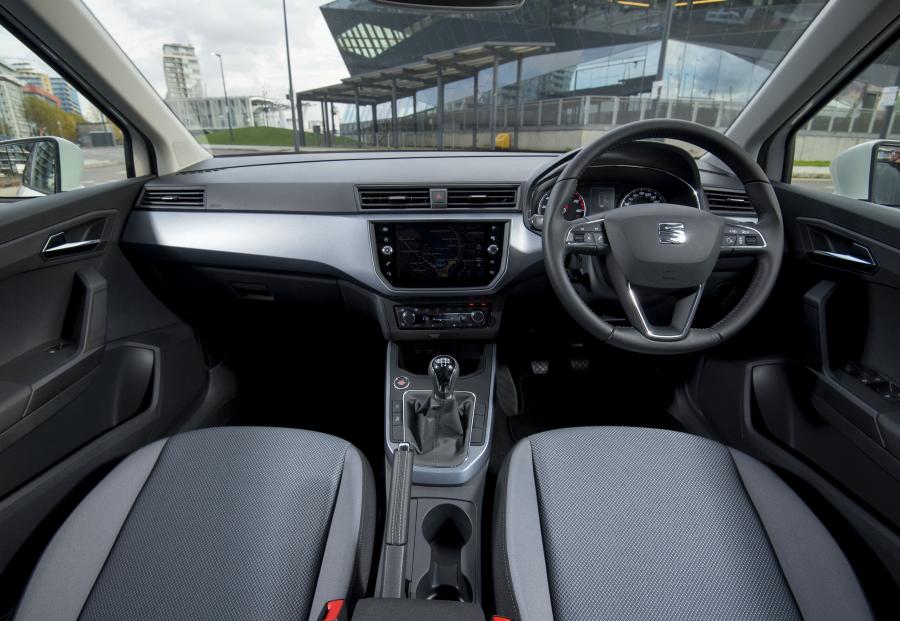 Торпедо Seat Arona 2017 года  (UK) (фото 15 из 40)